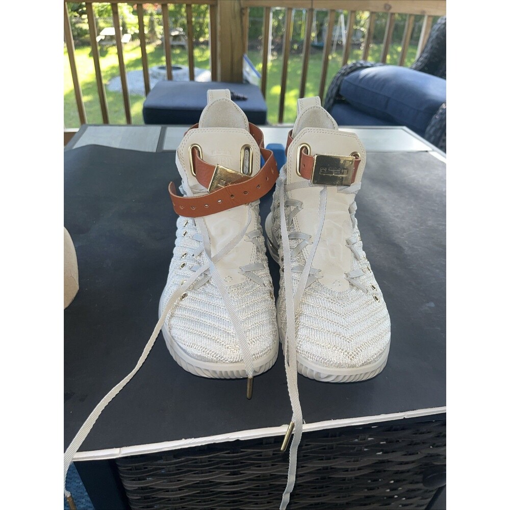 Size 4 - Nike HFR x LeBron 16 Sail W